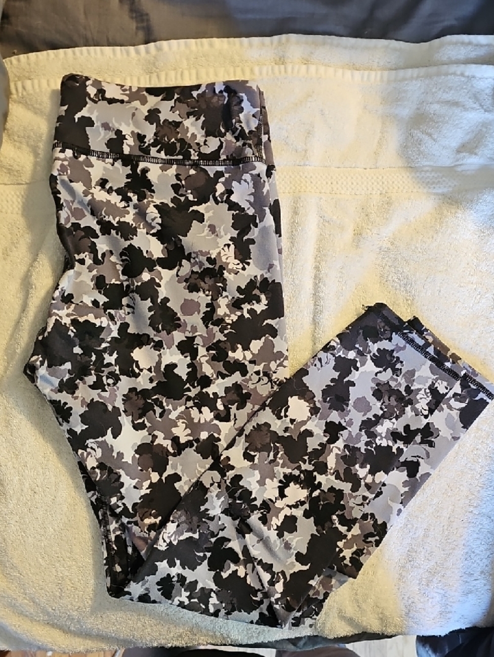 Floral Flower Print Active Leggings - Gray Black